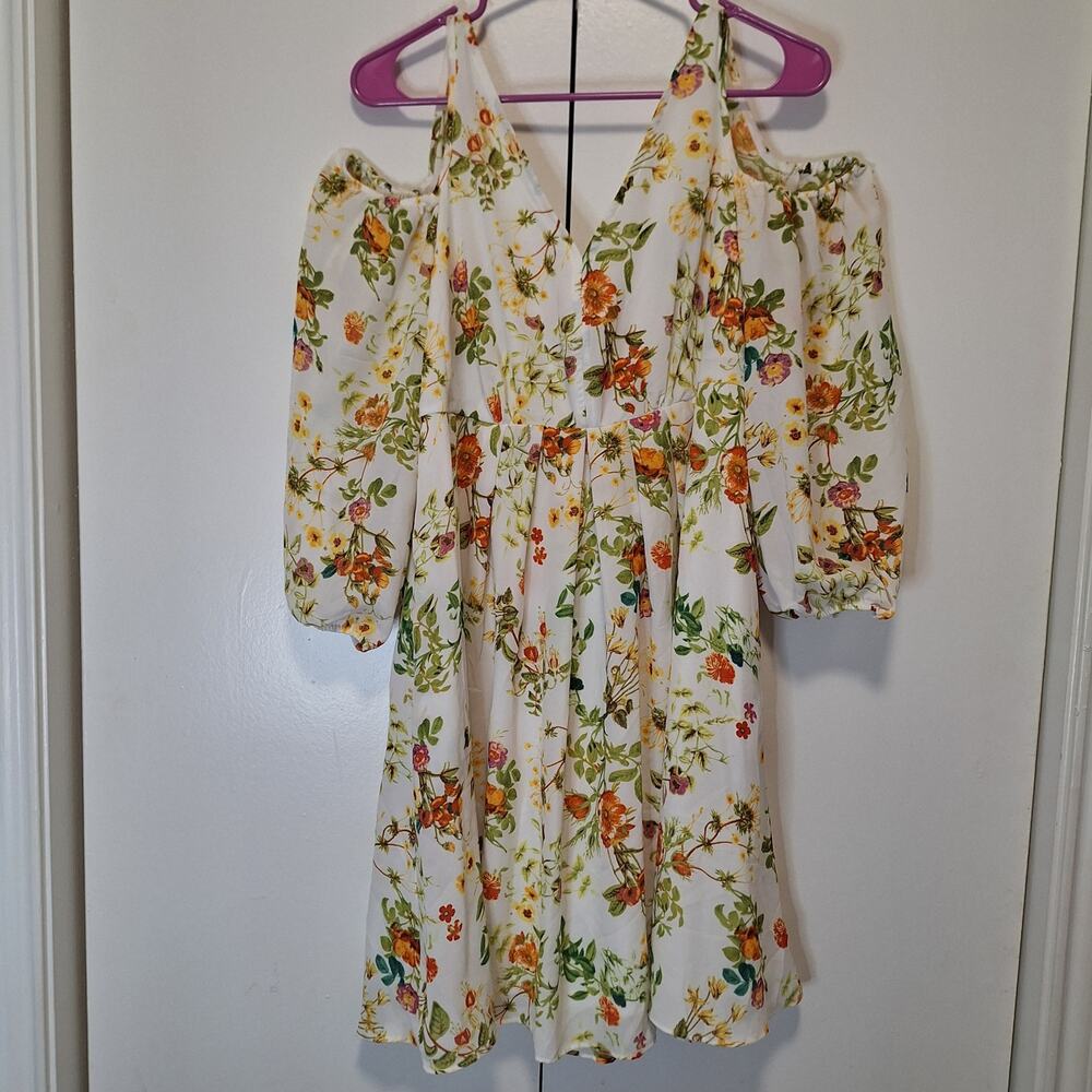 Disney Alice Through the Looking Glass by Colleen Atwood White Floral Size Large